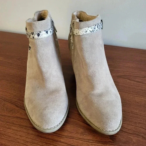 Vionic Upright Upton Taupe Suede Leather Ankle Booties(6) - Picture 4 of 9